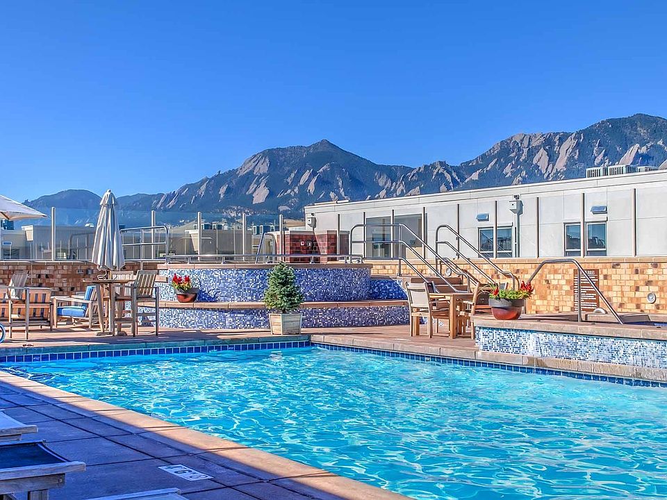 Rooftop pool and 2 hot tubs