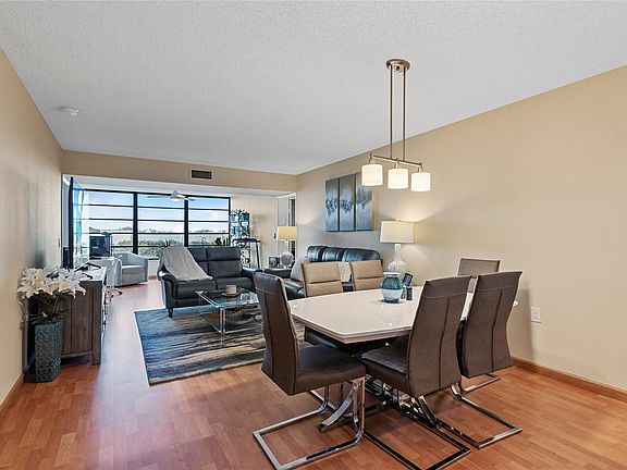 5th image of 1508 Whitehall Drive #303