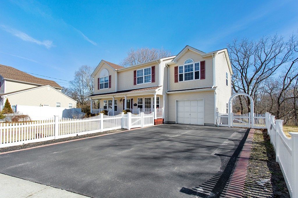 35 Bowne Ave, Blue Point, NY 11715 Zillow