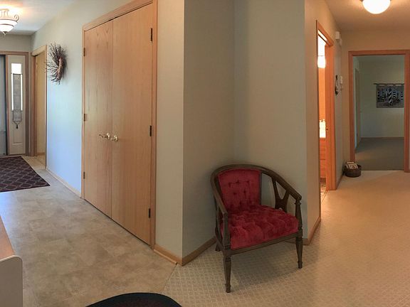 5th image of 686 W West River Dr