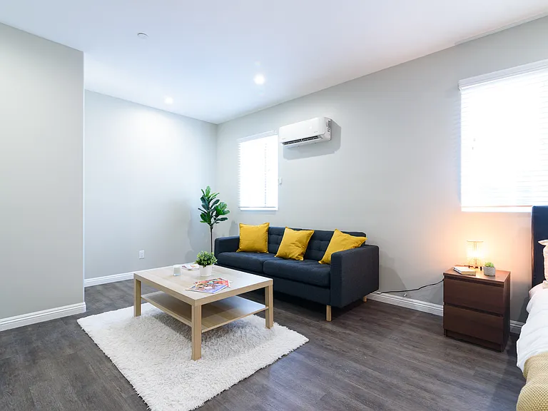 1176 W 24th St #4 — Photo 7