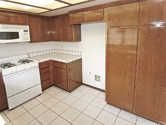 2nd image of 19542 Roscoe Blvd Unit B