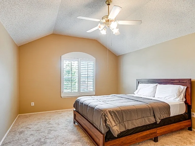 Saddle Dr — Photo 9