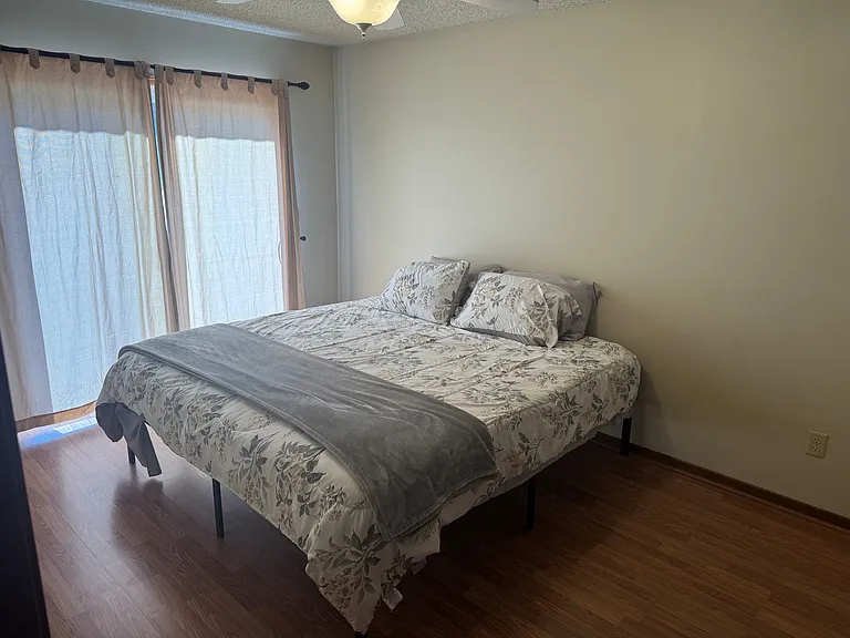 205 Woodside Dr — Photo 3