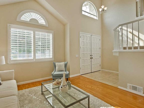 5th image of 1319 Chessington Dr