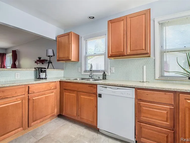 21629 Waldron St — Photo 3