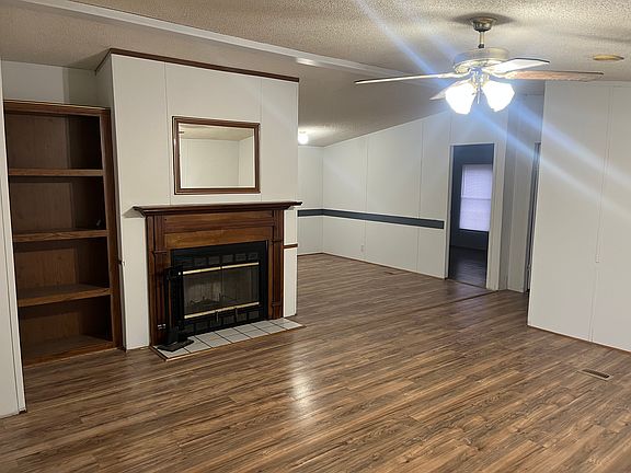 3rd image of 861 Pint Cir