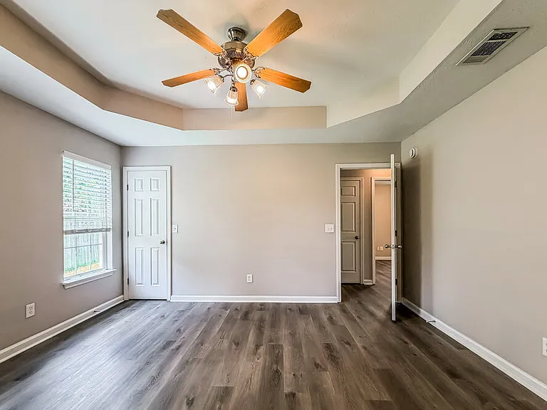 1202 Elisha Ct — Photo 8