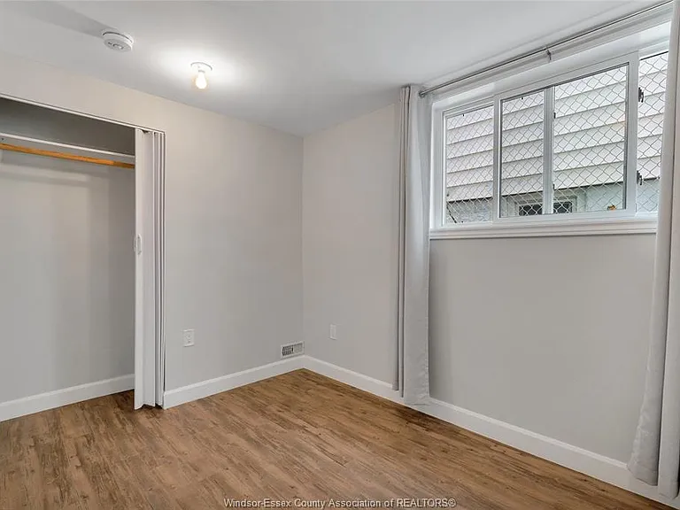 881 Parent Ave #BASEMENT — Photo 13