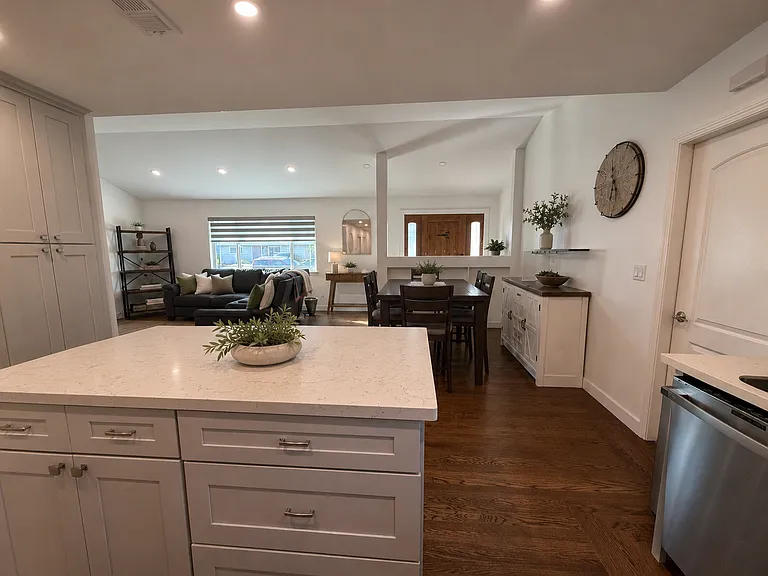 3437 Madeira Way — Photo 4