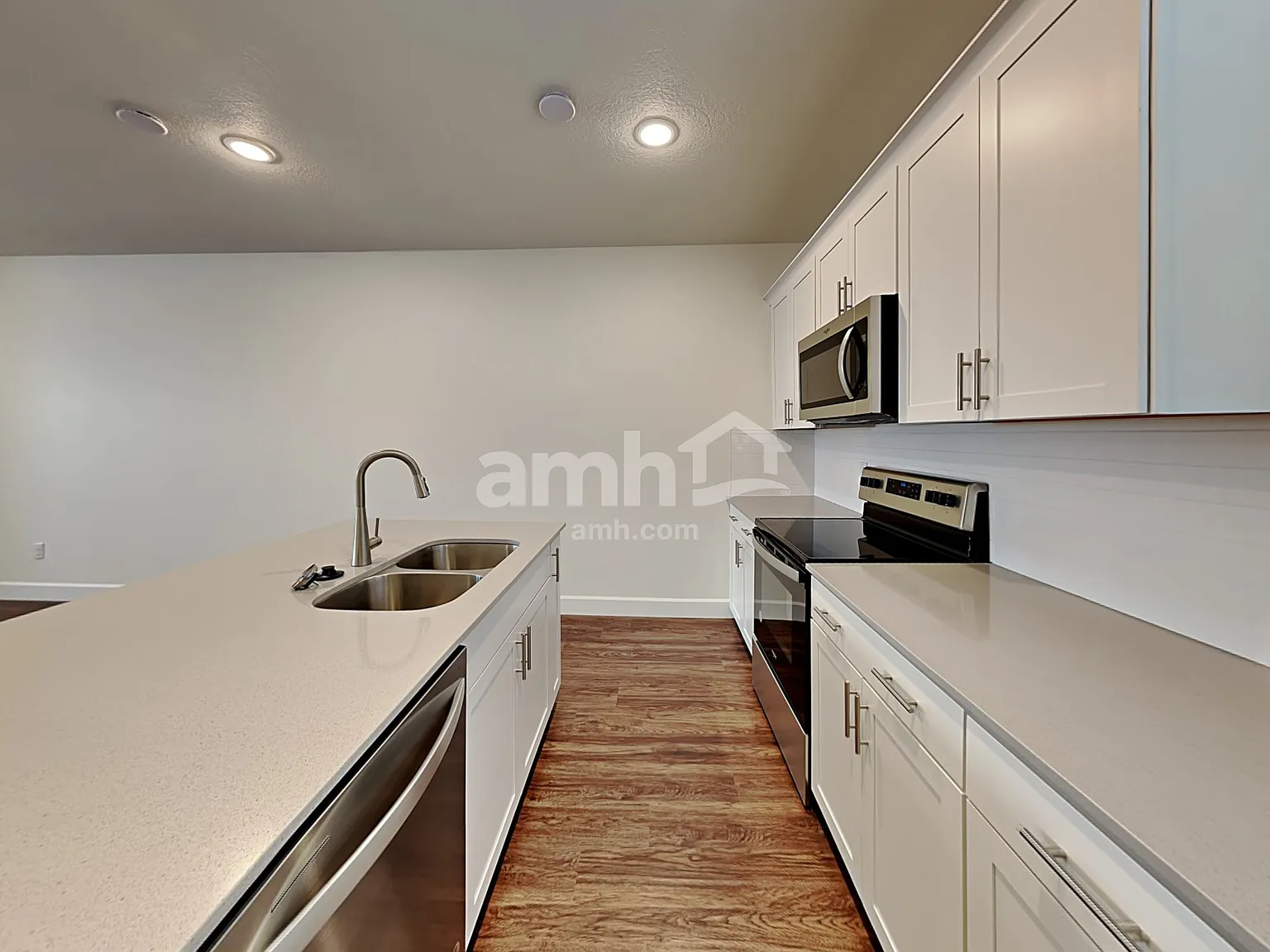 3 bed, 2.5 bath, 1587 sqft, $2,150 — Photo 3