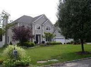 9 Patricks Way, Saint James, NY 11780