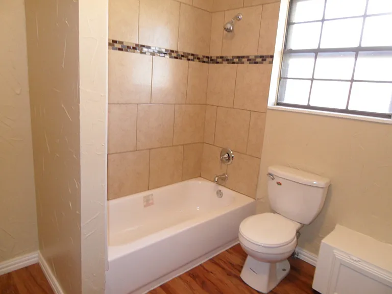 608 Charles Ave — Photo 13