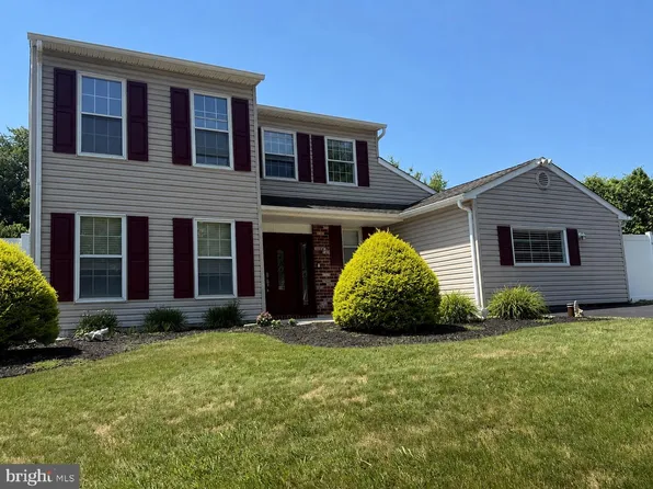 890 Jordan Dr, Bensalem, PA 19020
