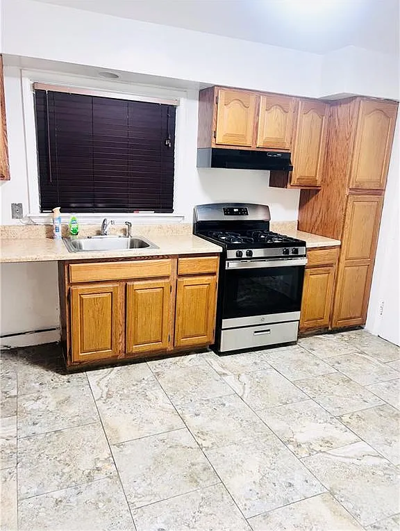 5 bed, 2.0 bath, 1530 sqft, $5,200 — Photo 4