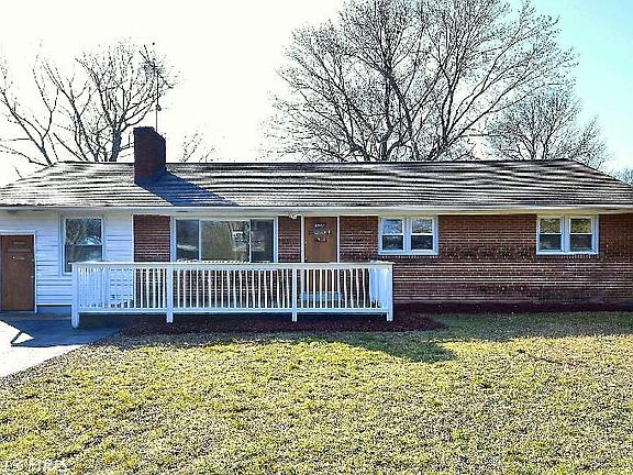 2nd image of 3301 Ayers Dr