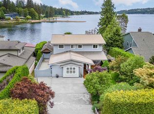 6417 Marmot Rd, Sechelt, BC V7Z0L2