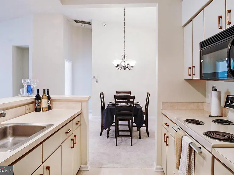 7700 Lafayette Forest Dr #31 — Photo 4