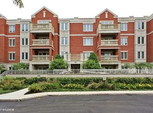 2000 Green Bay Rd #106, Highland Park, IL 60035