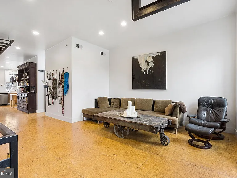 2020 E Fletcher St #1&2 — Photo 4