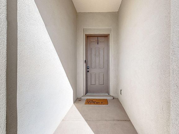 5th image of 10812 Del Carmen St NW