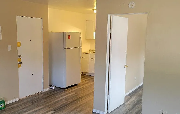 1680 Akron St #104 — Photo 2