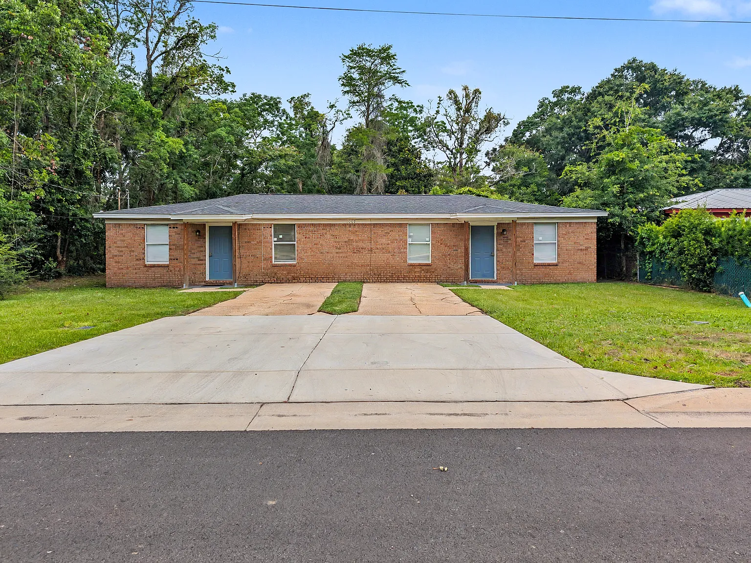 1007 Winton Ave — Photo 4