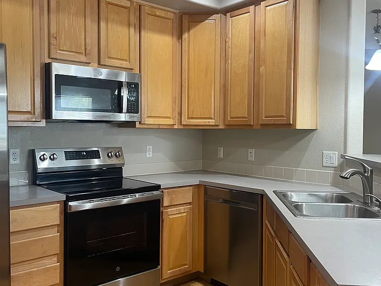 5220 Boardwalk Dr #B12 — Photo 4
