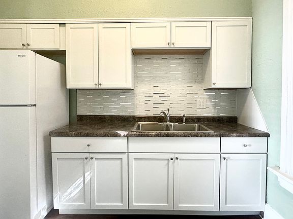 2nd image of 325 Chandler Ave #1