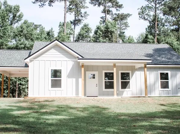 1106 Savannah Millard Rd, Poplarville, MS 39470