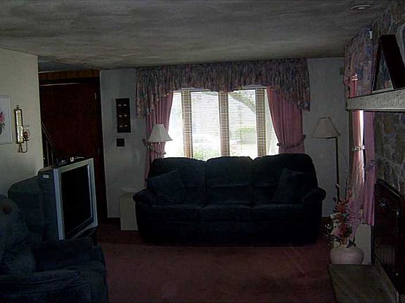 4th image of 16 Rosemere Dr