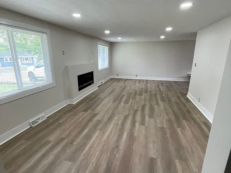 321 Monroe St — Photo 5