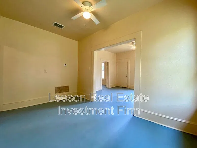 2 bed, 1.0 bath, 921 sqft, $725 — Photo 3