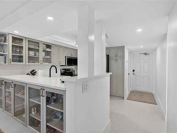 3rd image of 26000 Hickory BLVD #705