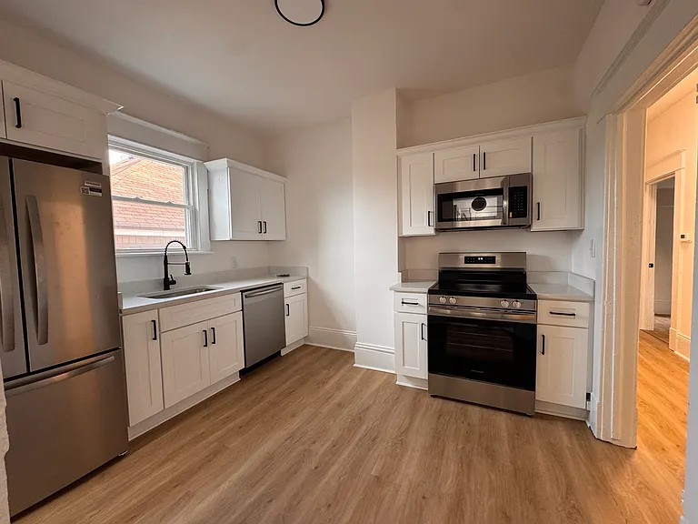 1144 Tompkins Ave SE — Photo 8