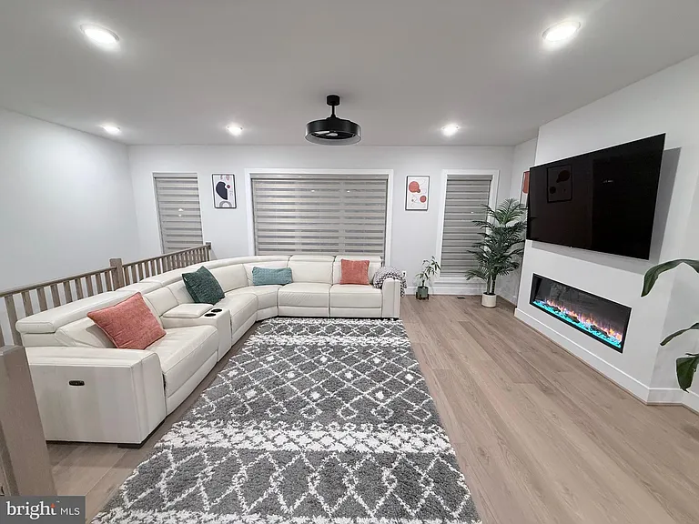 42114 Waltz Ter — Photo 11