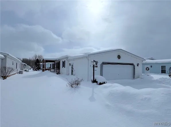 62 Golden Pond Est, Akron, NY 14001