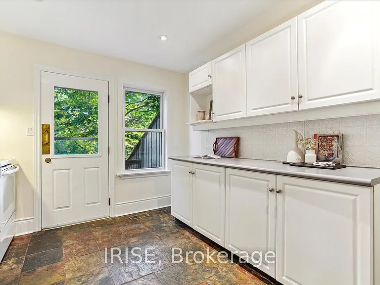 61 Chisholm Ave — Photo 12