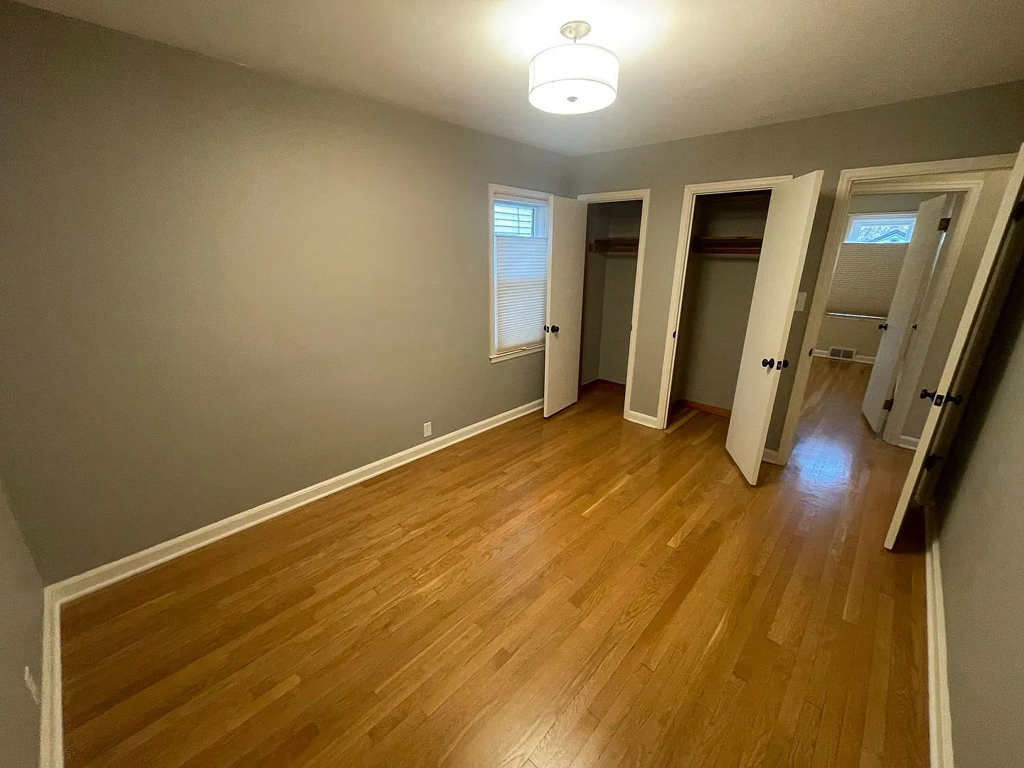 Large 3 Bedroom 1.5 bath Single Family Ready Now — Photo 4