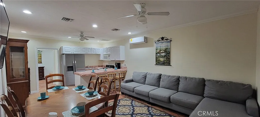 2 bed, 1000 sqft, $2,650 — Photo 3