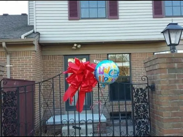 38959 Country Cir #1, Farmington Hills, MI 48331