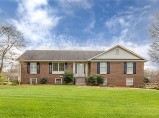 574 Drumheller Rd, Clemmons, NC 27012
