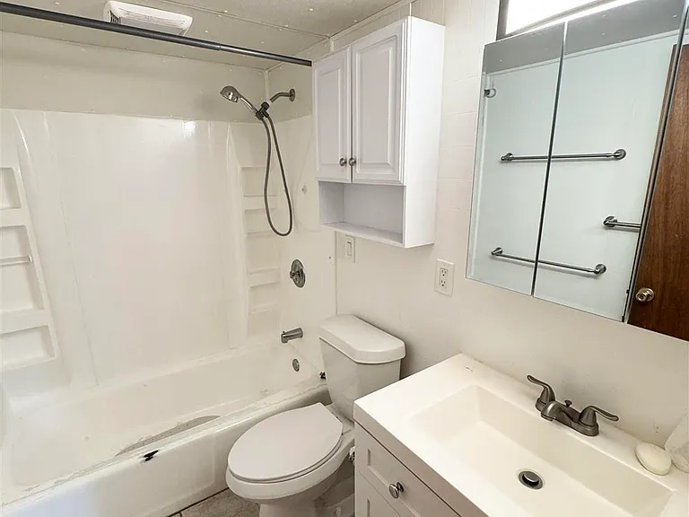 4541 Marseille Dr — Photo 14