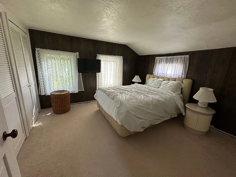 914 Middle Rd — Photo 19