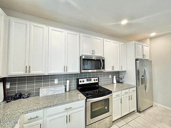 5th image of 151 E Bluejay Dr
