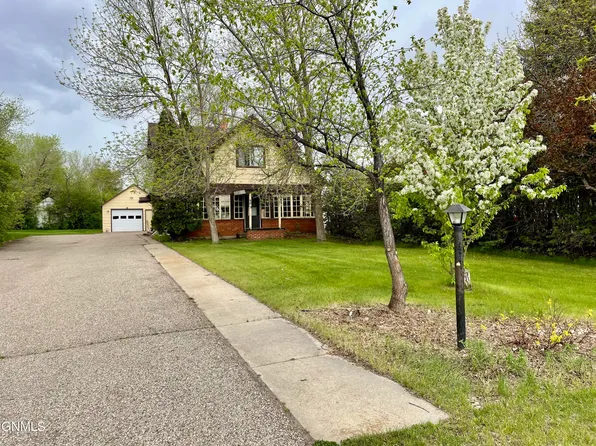 409 Summit St, Underwood, ND 58576