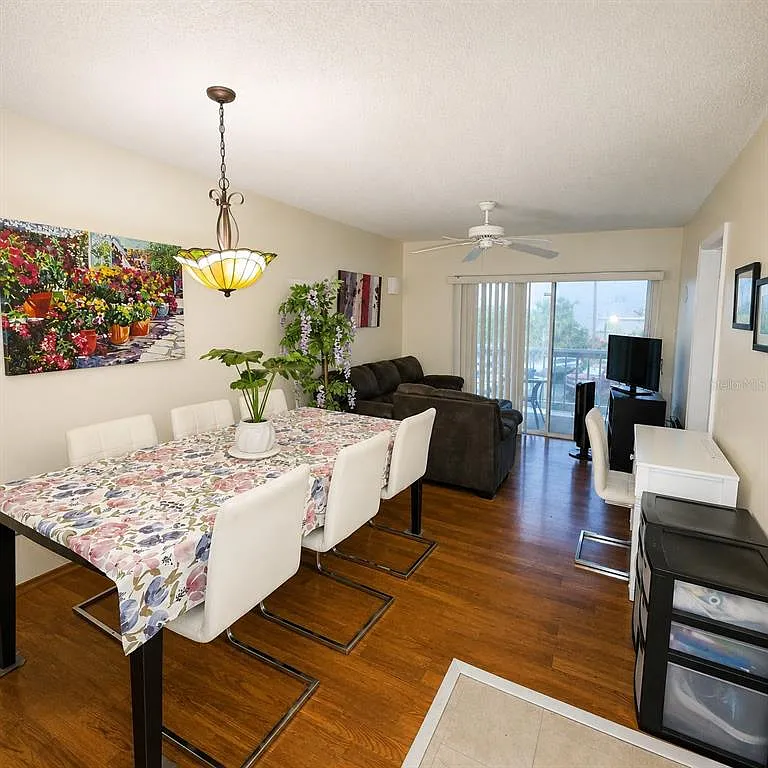 2 bed, 1.5 bath, 730 sqft, $1,950 — Photo 4