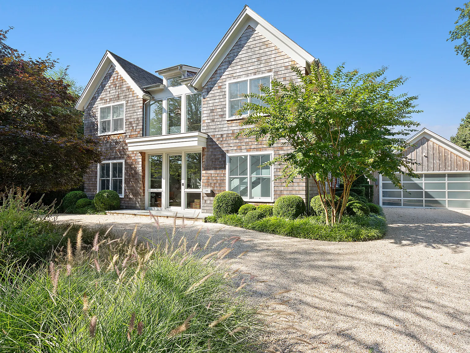 Spectacular Summer In East Hampton Village — Photo 1