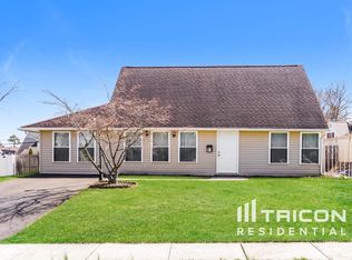 40 Cactus Rd, Levittown, PA 19057