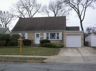 106 Connecticut Ave, Massapequa, NY 11758